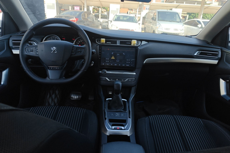 标致408 2018款 350THP 自动豪华版中控内饰12