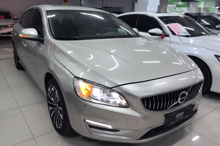 沃尔沃S60 2019款 S60L T5 智远版车身外观3