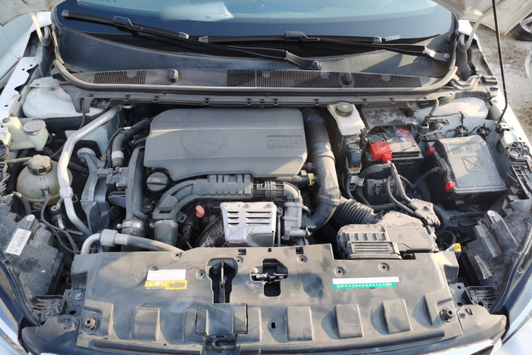 标致308 2019款 230THP 自动豪华版 国V机舱底盘24