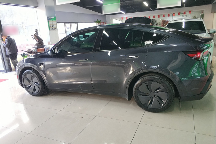 特斯拉 Model Y 2025款 长续航全轮驱动 首发版车身外观4