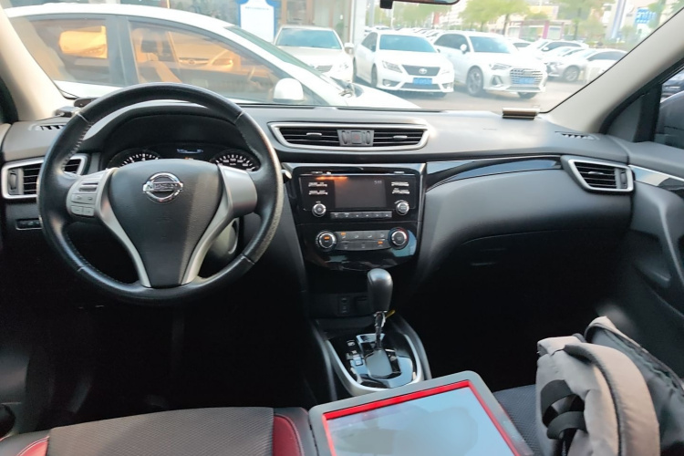 日产 逍客 2016款 2.0L CVT豪华版中控内饰7002