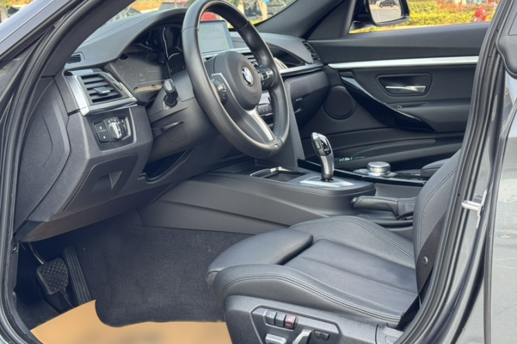 宝马3系GT 2020款 320i M运动套装中控内饰7004