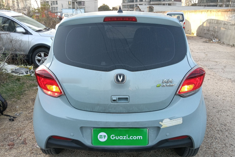 长安欧尚 奔奔E-Star 2022款 清心版 多彩款 磷酸铁锂车身外观6