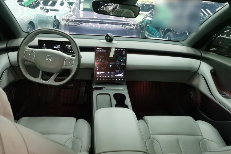 蔚来ET5 2024款 75kWh中控内饰7002