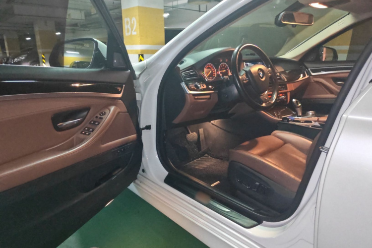 宝马5系 2015款 535Li 领先型中控内饰20