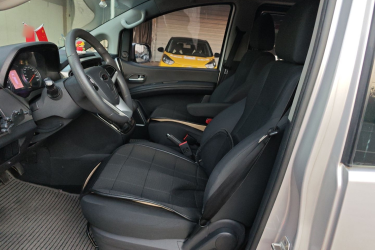 江淮瑞风 瑞风M4 2018款 2.0L 手动速运版中控内饰19