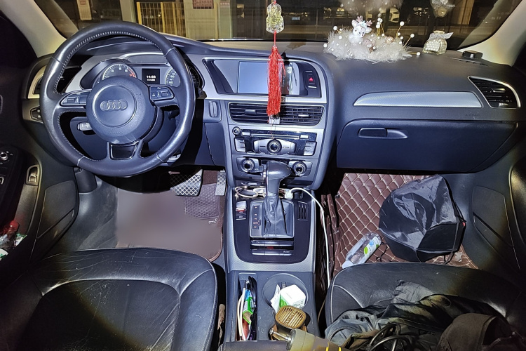 奥迪A4L 2015款 35 TFSI 自动标准型中控内饰7002