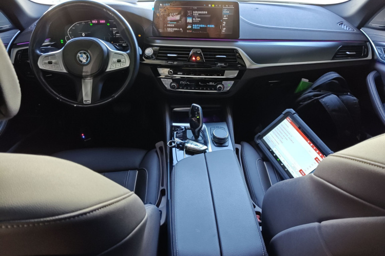 宝马5系新能源 2022款 改款三 535Le 先锋版M运动套装中控内饰12