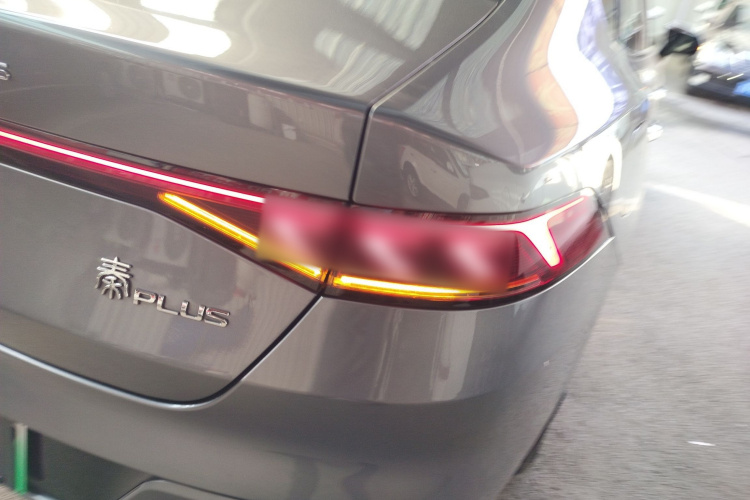 比亚迪 秦PLUS 2024款 荣耀版 DM-i 55KM领先型车身外观9