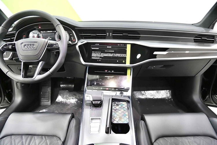 奥迪A6L 2025款 45 TFSI 臻选动感型+通风舒享包中控内饰7001