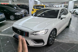 沃尔沃S60 2023款 B4 智远豪华版
