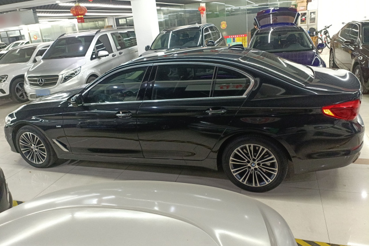 宝马5系 2018款 530Li 尊享型 豪华套装车身外观4