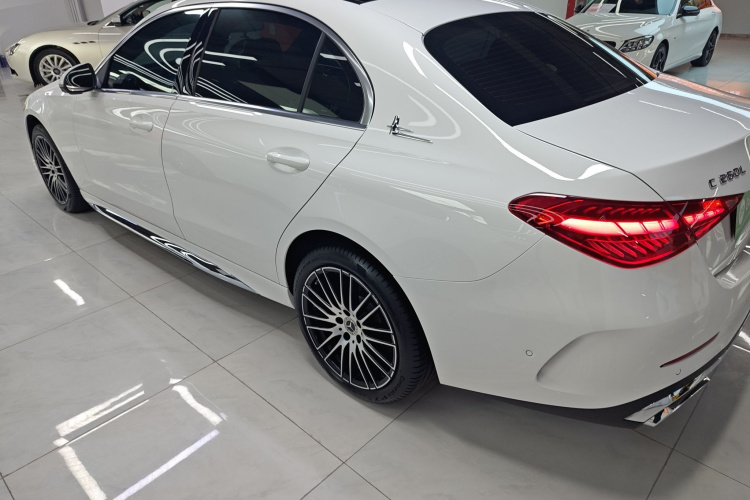 奔驰C级 2025款 C 260 L 运动版车身外观4