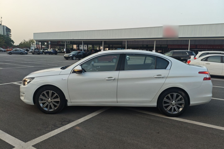 标致408 2016款 1.6T 自动豪华版车身外观4
