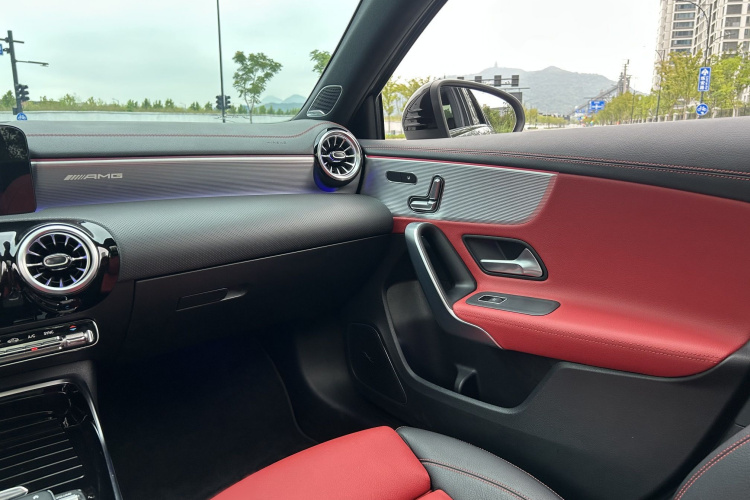 奔驰A级AMG 2022款 AMG A 35 L 4MATIC中控内饰7012