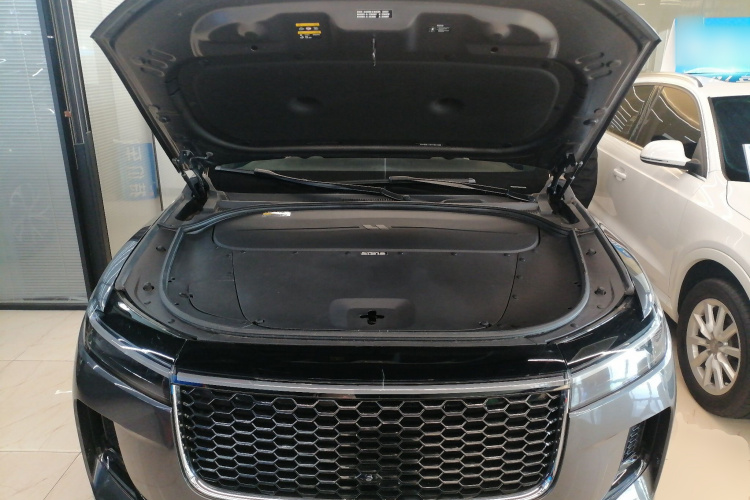 理想汽车 理想ONE 2020款 增程6座版机舱底盘24