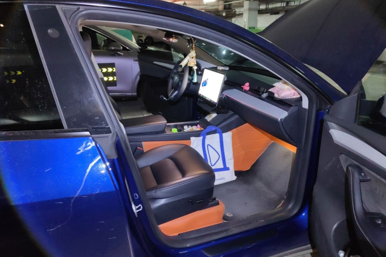 特斯拉 Model Y 2023款 长续航全轮驱动版局部细节9005