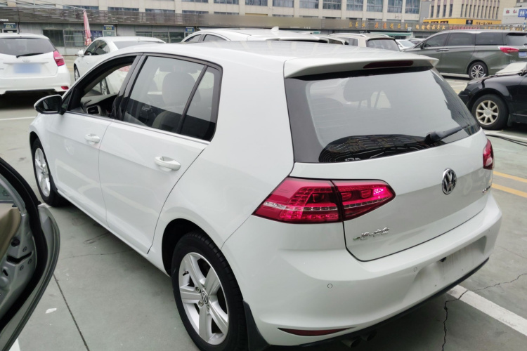 大众 高尔夫 2015款 1.4TSI 自动舒适型车身外观4