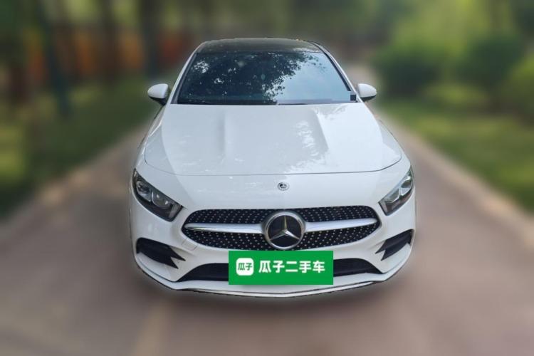 奔驰A级 2021款 A 200 L 运动轿车动感型车身外观2