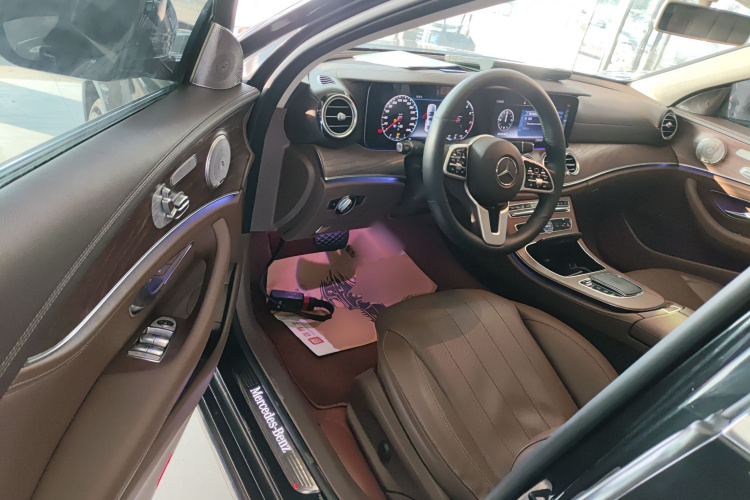 奔驰E级 2020款 E 300 L 时尚型中控内饰7003