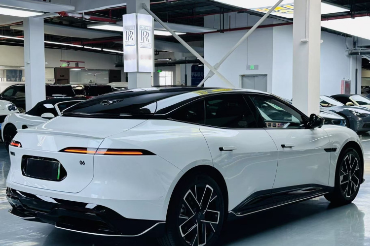 阿维塔06 2025款 Ultra纯电版车身外观6006