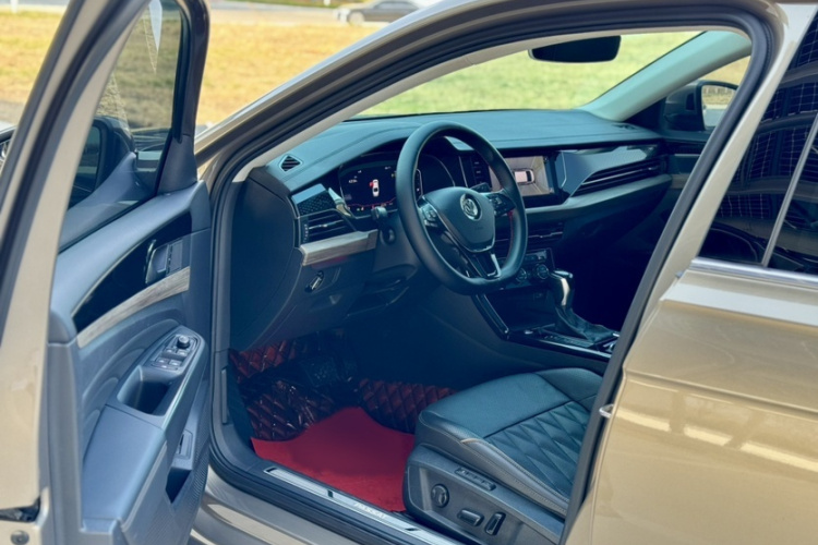 大众 帕萨特 2019款 380TSI 尊贵版 国VI中控内饰7002