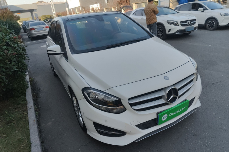 奔驰B级 2015款 B 200 动感型车身外观3