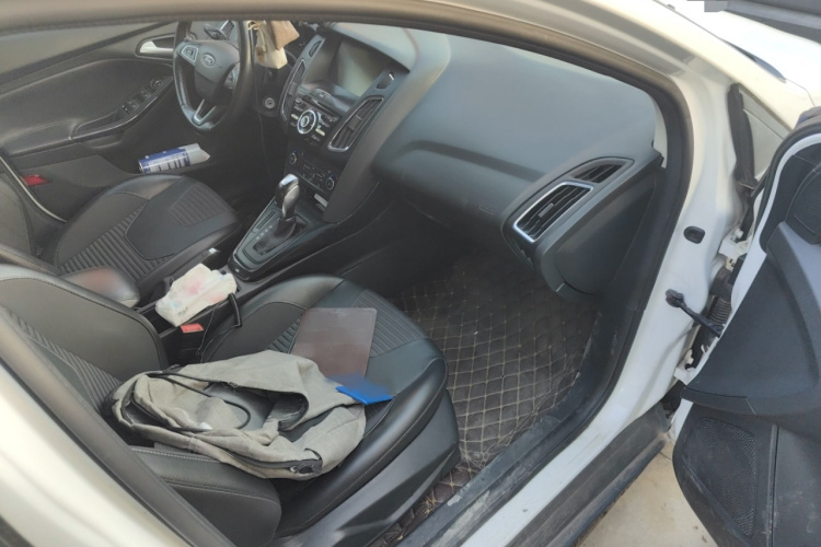 福特 福克斯 2017款 两厢 1.6L 自动风尚型智行版局部细节9005