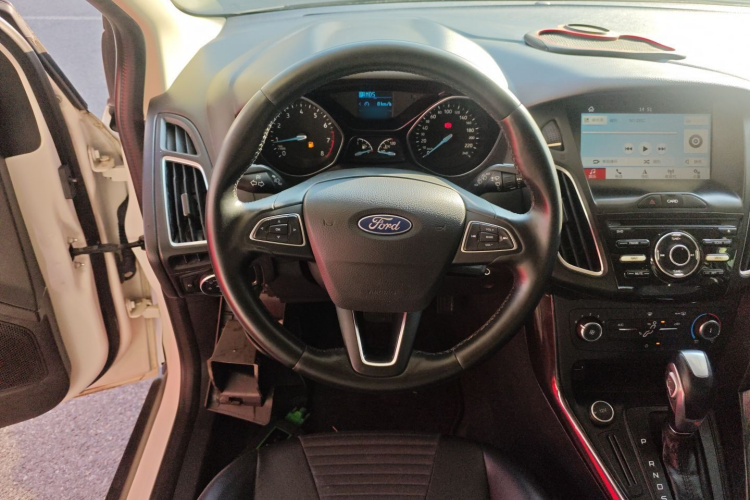 福特 福克斯 2018款 两厢经典 1.6L 自动风尚型智行版局部细节13