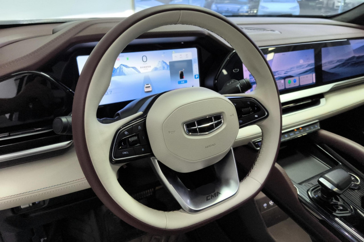 吉利汽车 星越L 2021款 2.0TD DCT EVO两驱尊贵型中控内饰13