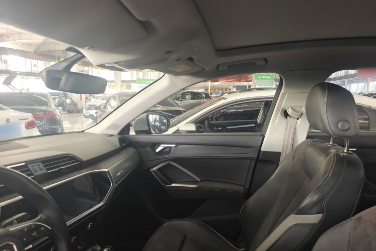 奥迪Q3 2019款 35 TFSI 进取动感型中控内饰7009