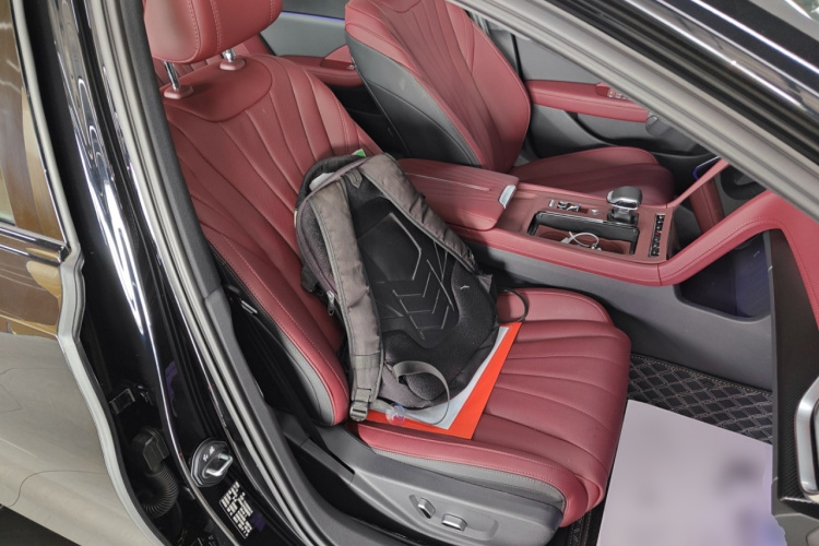 红旗H5 2025款 2.0T 自动玄影200万辆纪念版局部细节41