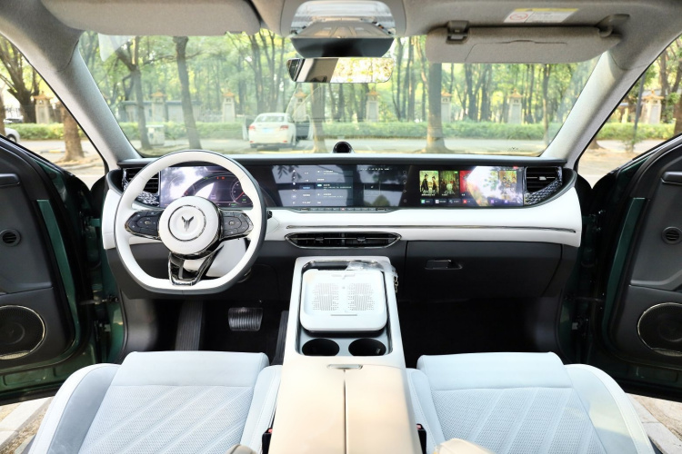 岚图汽车 岚图FREE 2025款 318 318km 后驱环游版中控内饰7006