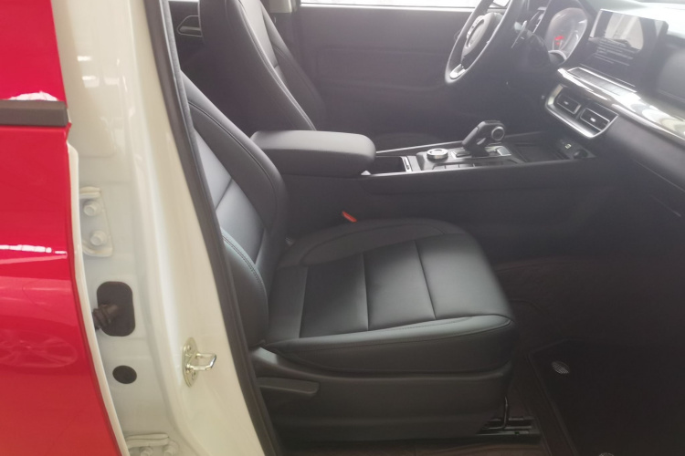 长城 炮 2023款 2.0T商用版自动柴油两驱精英型长箱GW4D20M局部细节41