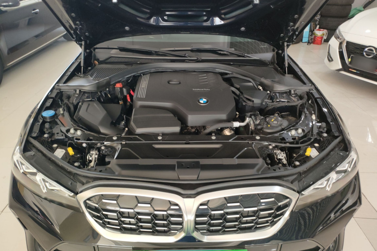 宝马3系 2025款 325Li M运动套装机舱底盘24