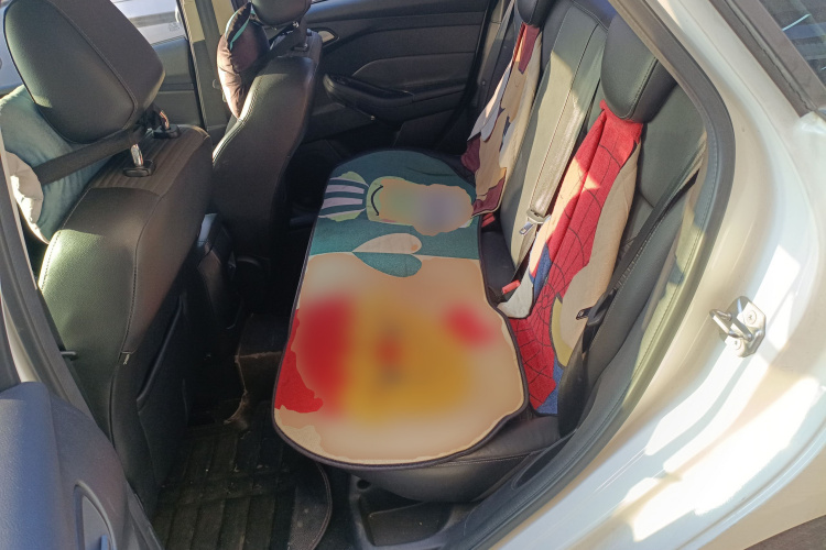 福特 福克斯 2015款 三厢 EcoBoost 125 自动超能风尚型中控内饰21