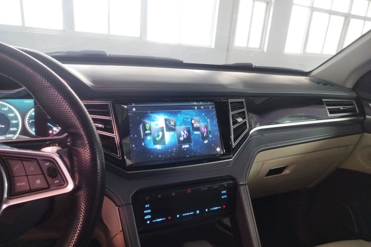 众泰 大迈X7 2018款 2.0T 自动至尊型中控内饰12