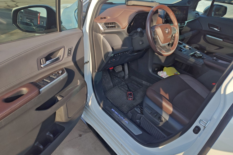 丰田 赛那SIENNA 2021款 2.5L混动 铂金版中控内饰20