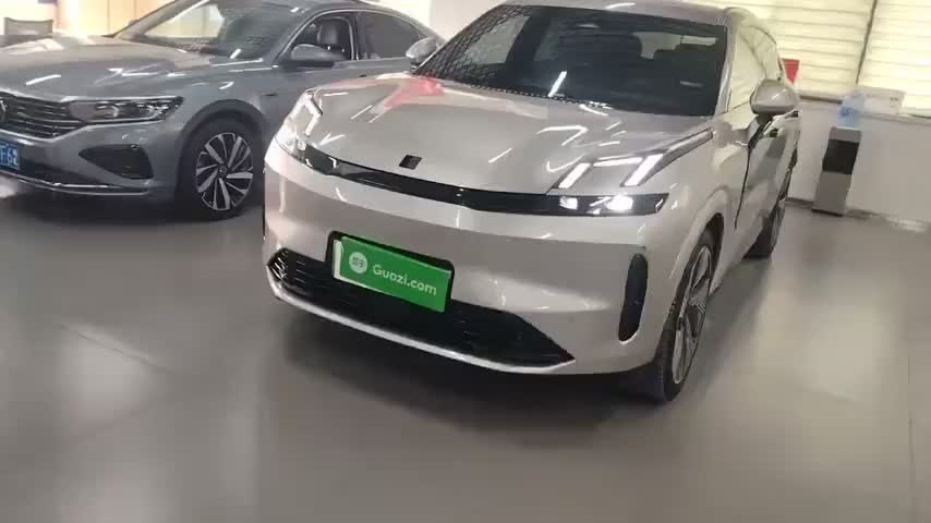 领克08 EM-P 2023款 120km 长续航Halo实拍1