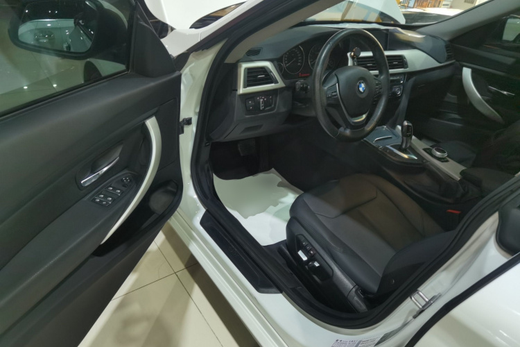 宝马3系GT 2017款 320i 时尚型中控内饰20