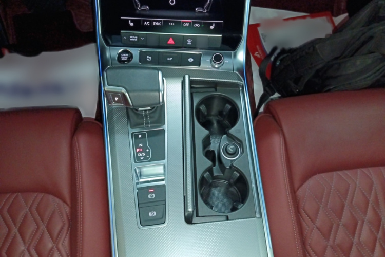 奥迪A7L 2024款 45 TFSI quattro S-line 黑武士版局部细节18