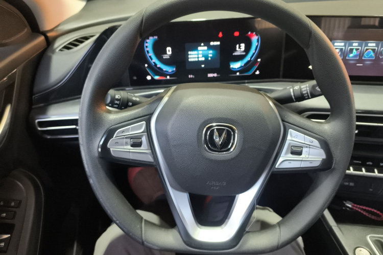 长安 逸动 2020款 PLUS 1.6L GDI 手动精英型中控内饰13