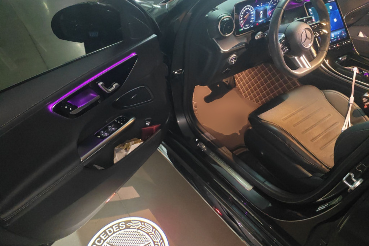 奔驰C级 2024款 C 200 L 运动版中控内饰20