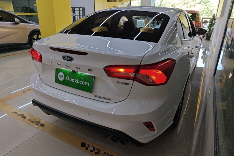 福特 福克斯 2020款 三厢 EcoBoost 180 自动锋潮型车身外观6005