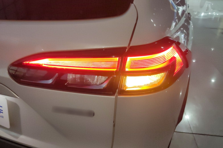 丰田 锋兰达 2023款 2.0L 智能电混双擎 尊贵版车身外观9