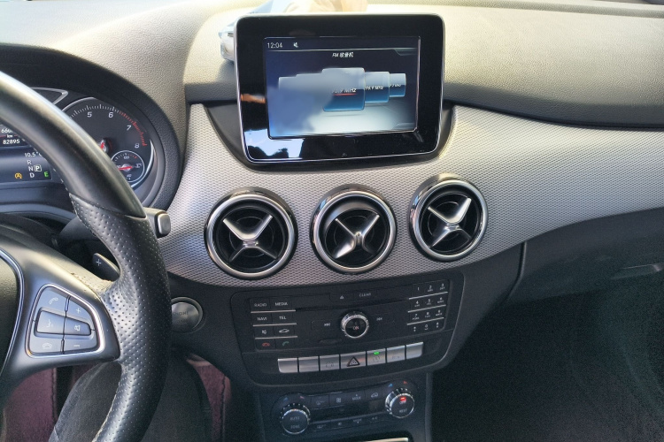 奔驰B级 2015款 B 200 时尚型局部细节16