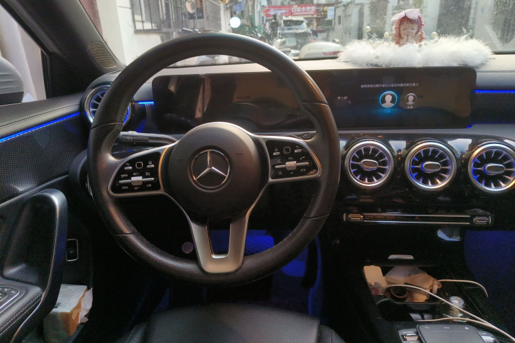 奔驰A级 2021款 A 200 L 运动轿车动感型中控内饰13