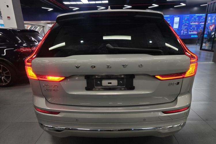 沃尔沃XC60 2023款 B5 四驱智远豪华版车身外观6004
