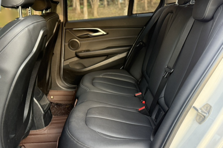 宝马1系 2019款 118i M运动套装中控内饰7005