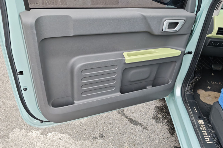 吉利银河 2023款 熊猫mini 200km 灵动熊中控内饰7008